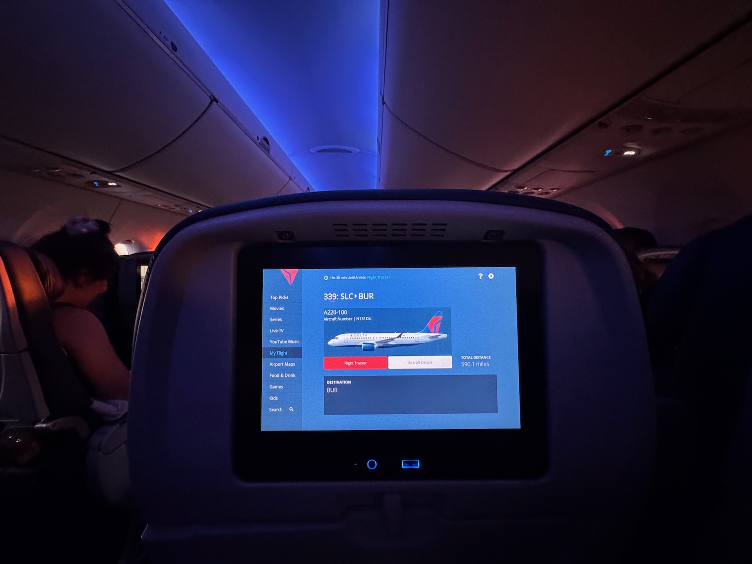 短途航线也能坐上“小宽体”:达美航空A220-100经济舱细致体验,舒适度远超支线客机