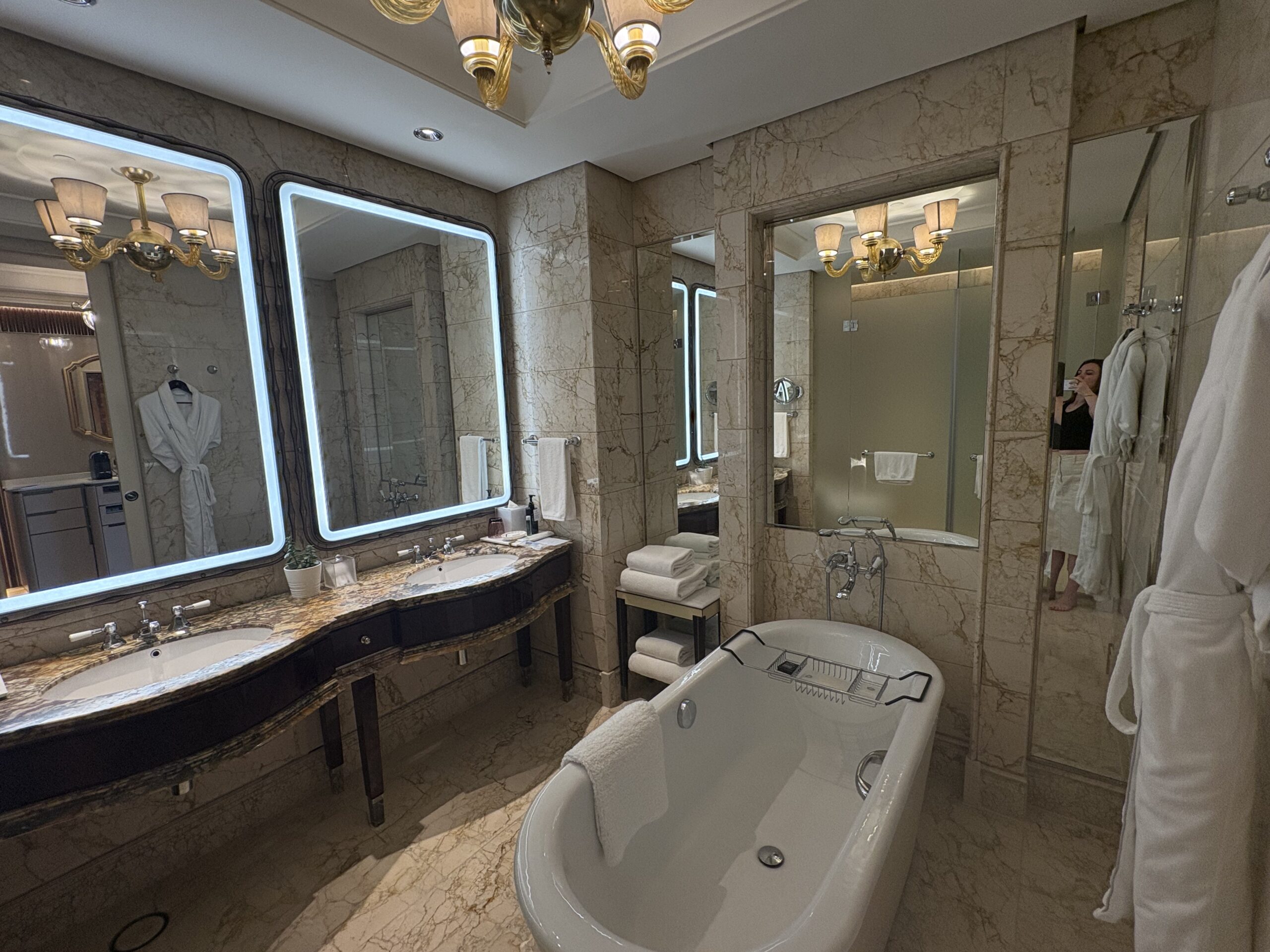 新加坡瑞吉酒店入住评测:华丽翻新后的艺术殿堂,铂金会籍体验全纪录