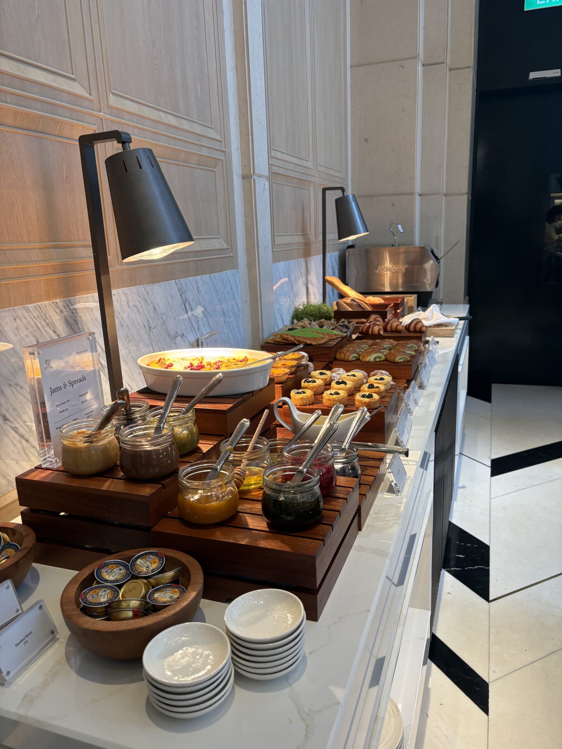 新加坡瑞吉酒店入住评测:华丽翻新后的艺术殿堂,铂金会籍体验全纪录