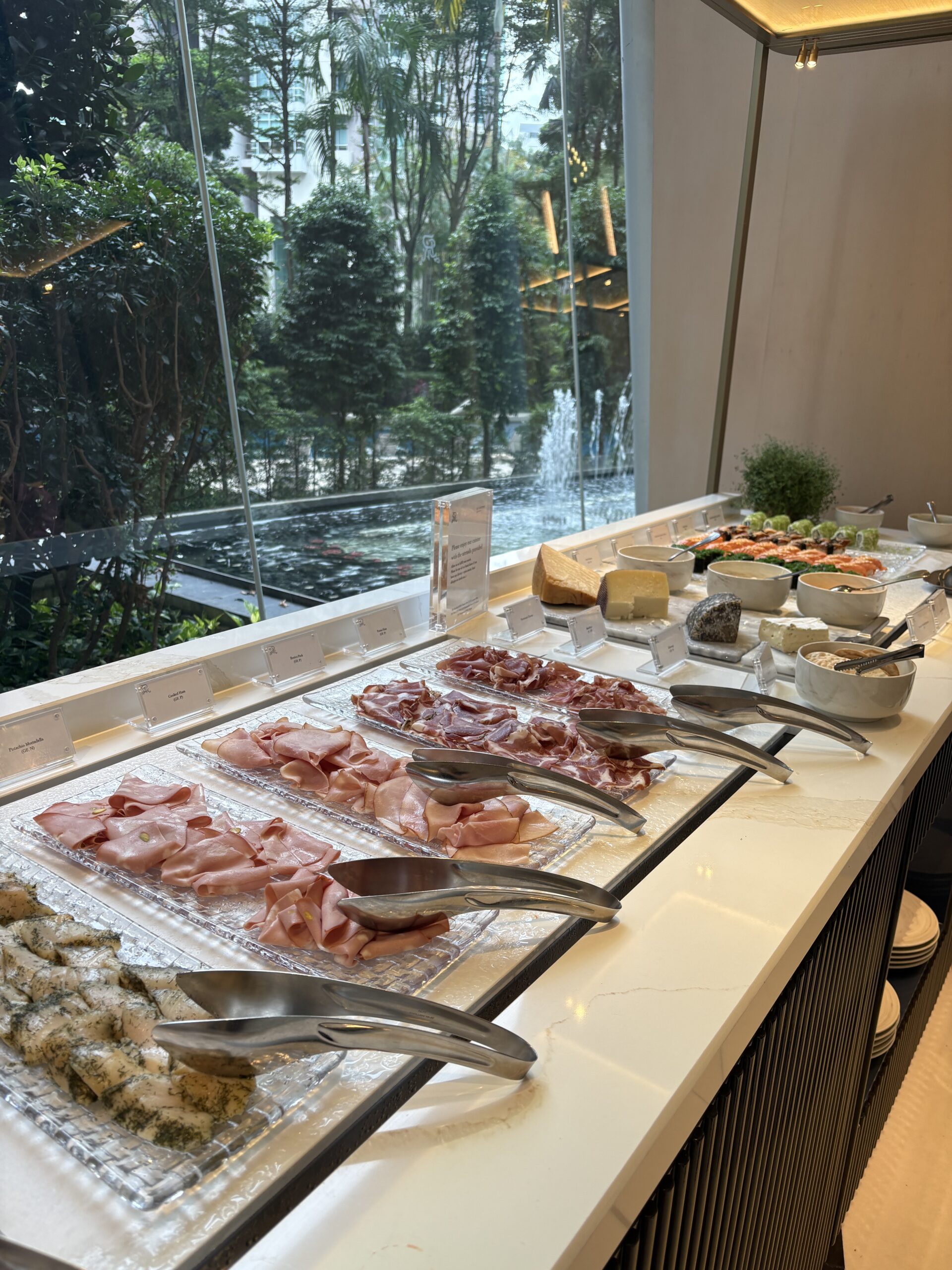 新加坡瑞吉酒店入住评测:华丽翻新后的艺术殿堂,铂金会籍体验全纪录