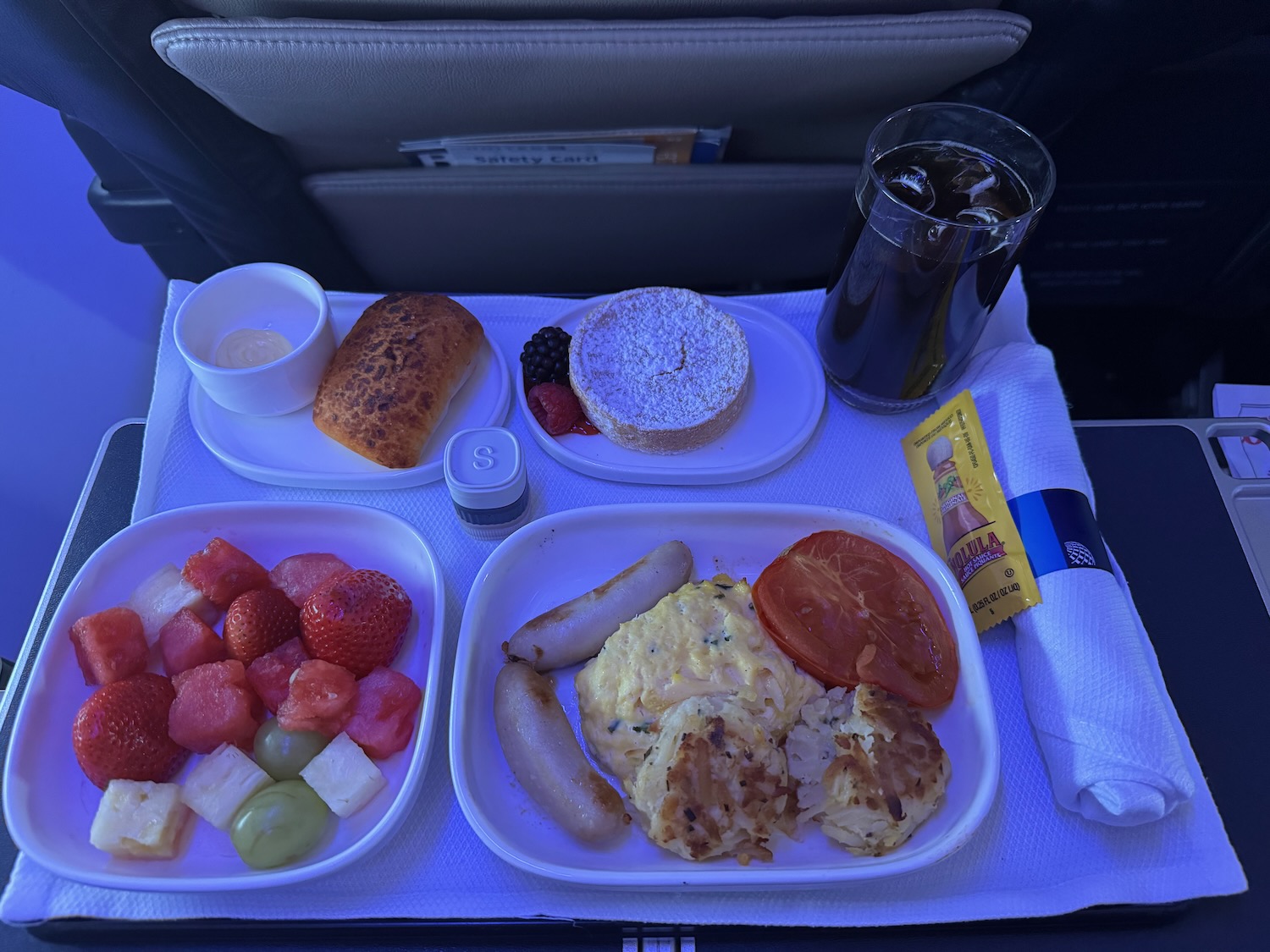 美联航 737-900 头等舱横跨美国体验：登机口“战场升级”成功，餐食服务在线，第5排硬伤别忽视