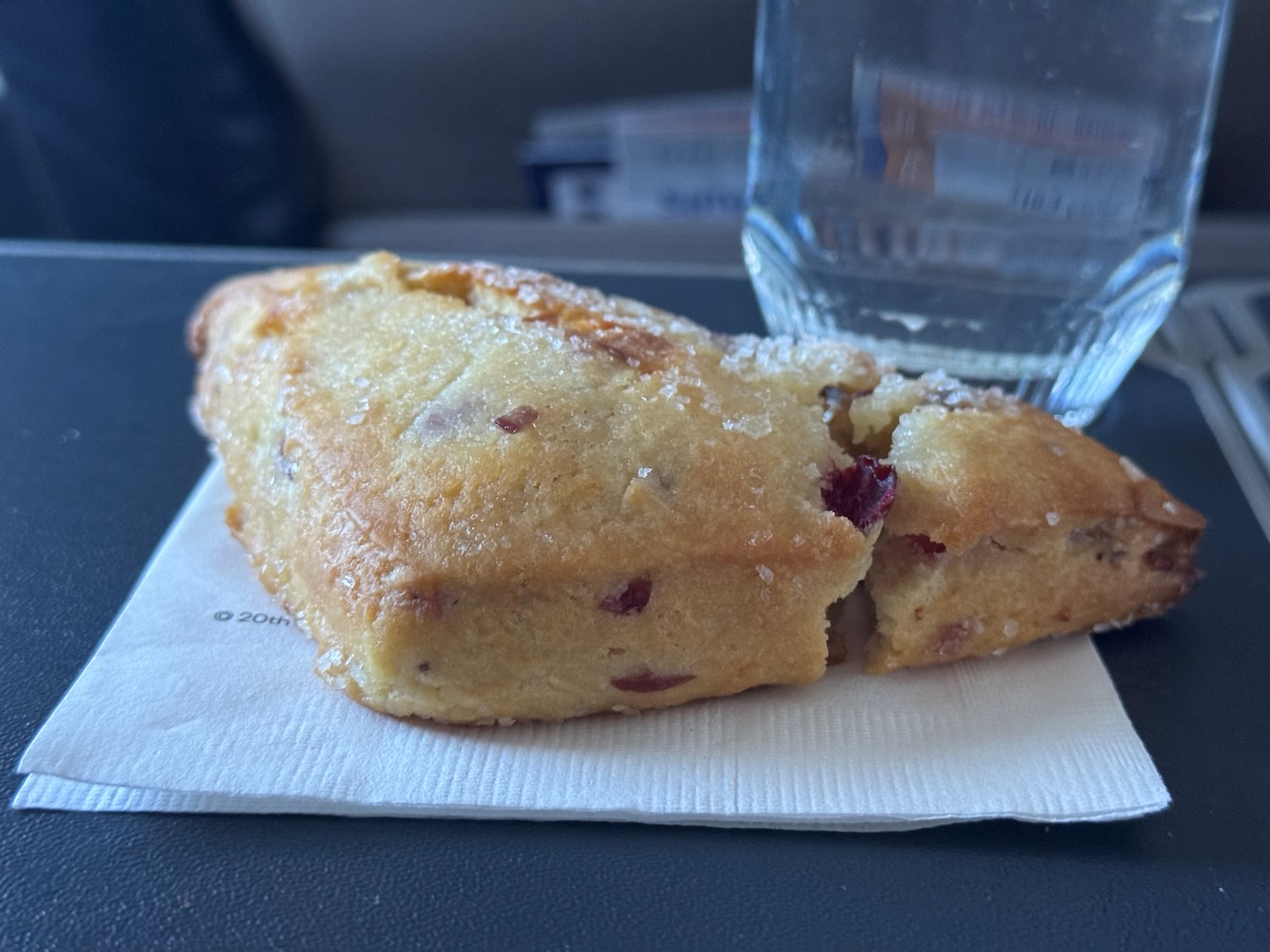 美联航 737-900 头等舱横跨美国体验：登机口“战场升级”成功，餐食服务在线，第5排硬伤别忽视