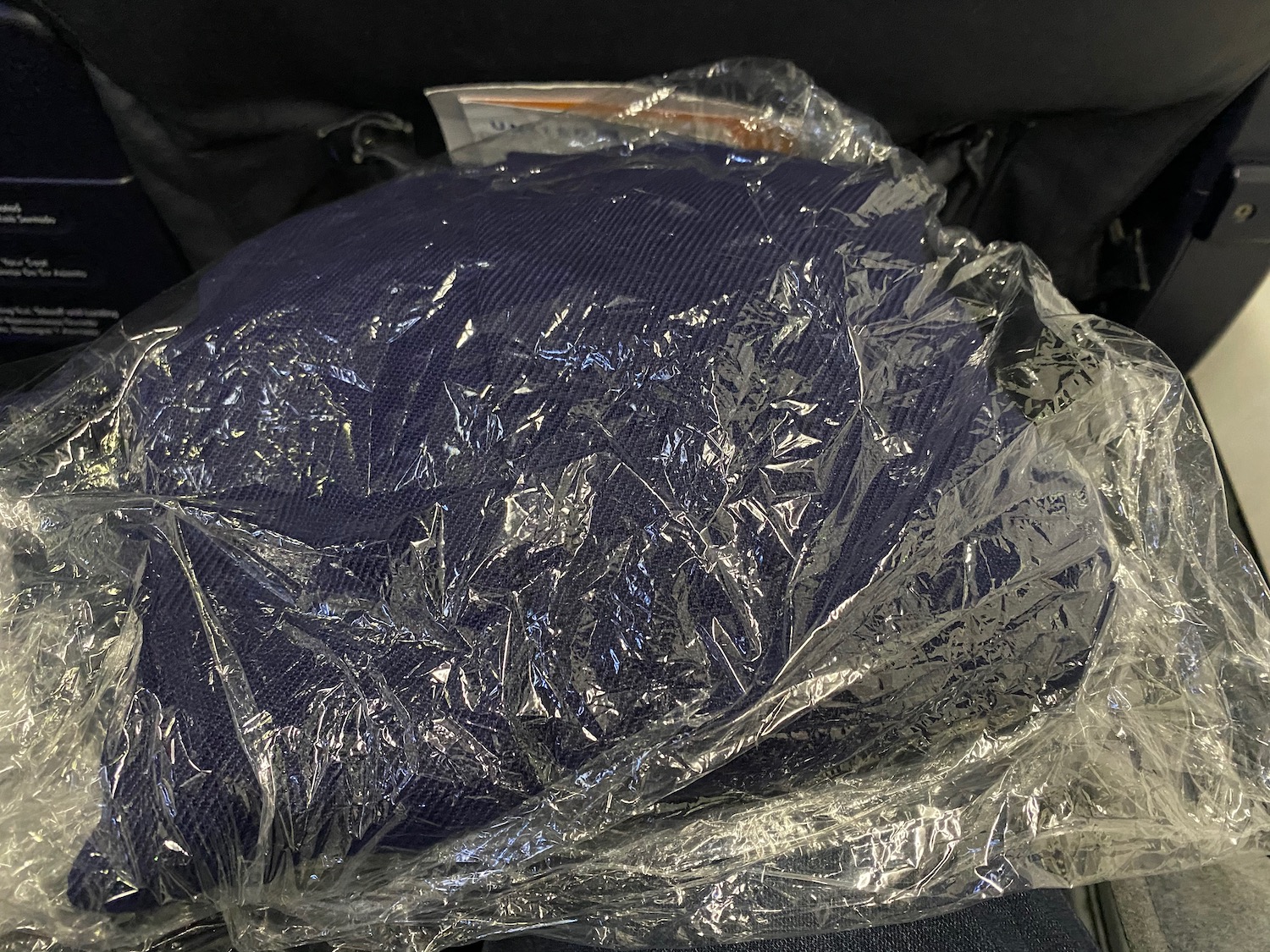 美联航 737-900 头等舱横跨美国体验：登机口“战场升级”成功，餐食服务在线，第5排硬伤别忽视