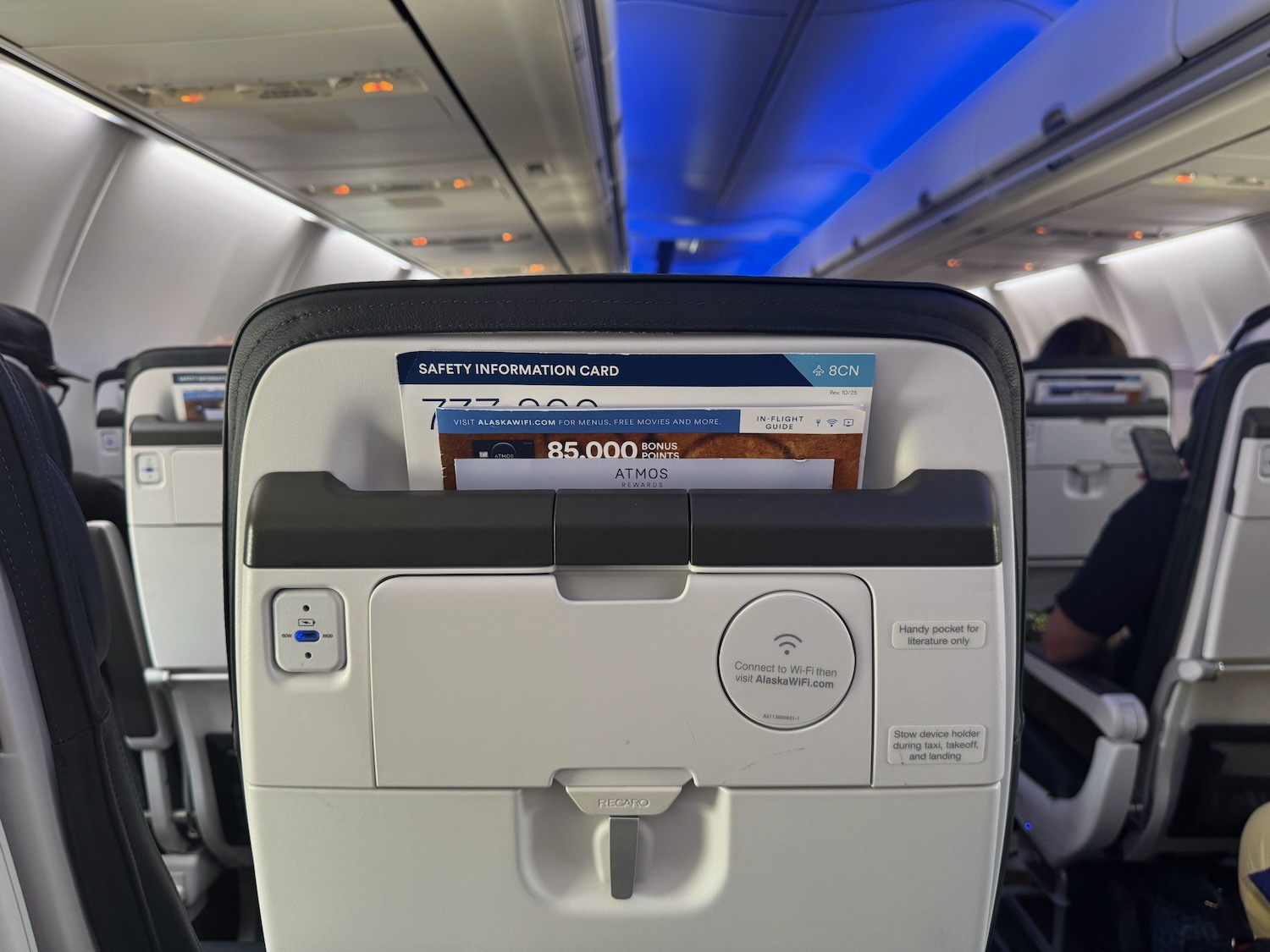阿拉斯加航空 737-800 Premium Class 实测:为了一杯免费玛格丽塔,我放弃了全机最爽的伸腿座