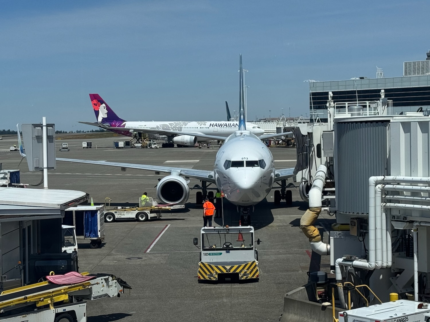 阿拉斯加航空 737-800 Premium Class 实测:为了一杯免费玛格丽塔,我放弃了全机最爽的伸腿座