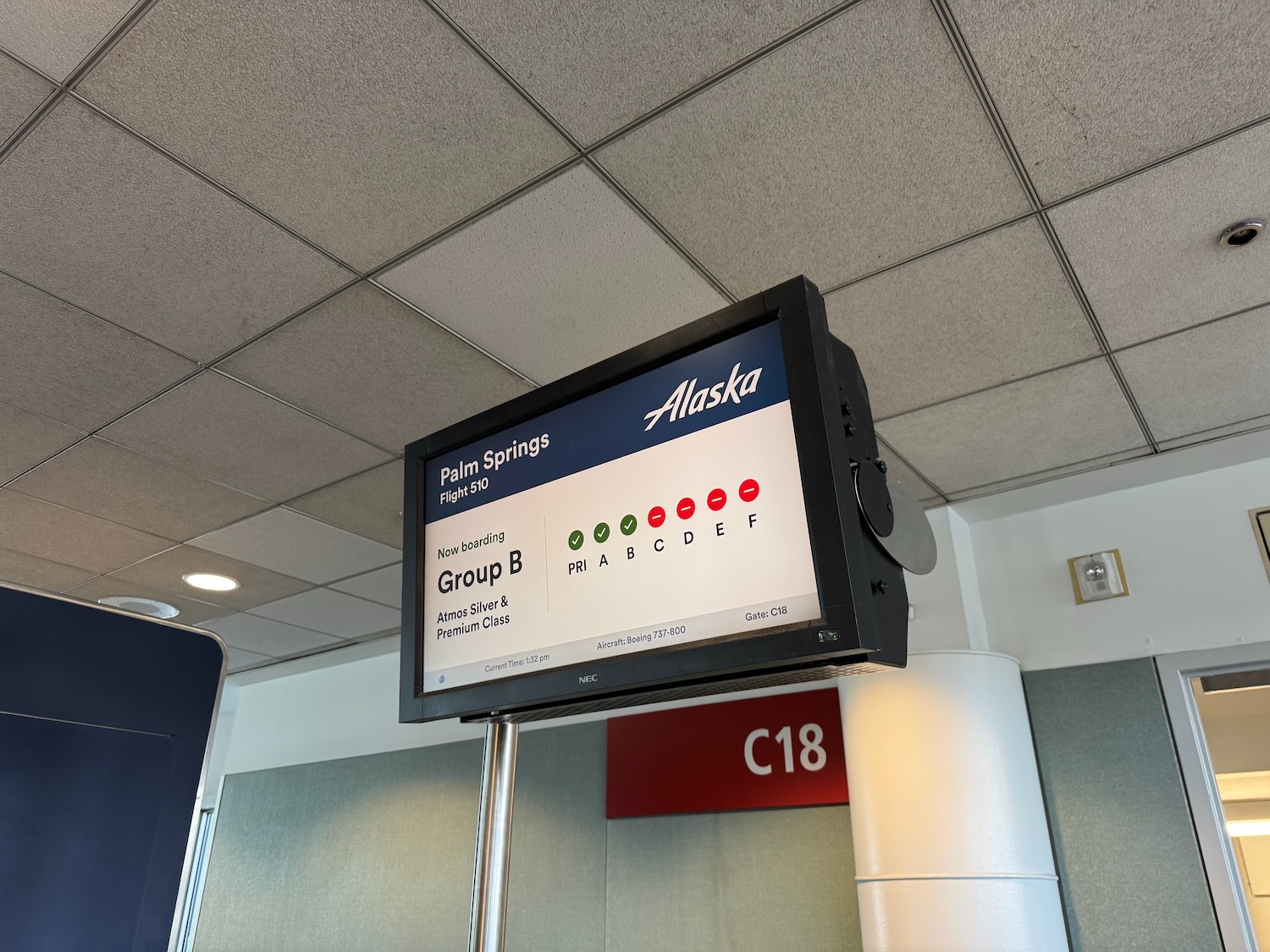 阿拉斯加航空 737-800 Premium Class 实测:为了一杯免费玛格丽塔,我放弃了全机最爽的伸腿座