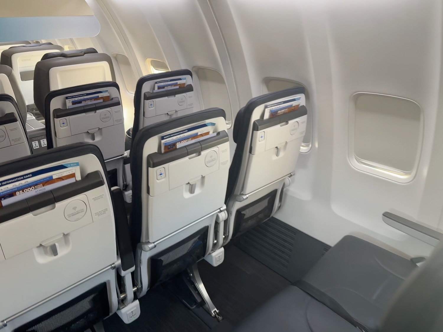 阿拉斯加航空 737-800 Premium Class 实测:为了一杯免费玛格丽塔,我放弃了全机最爽的伸腿座