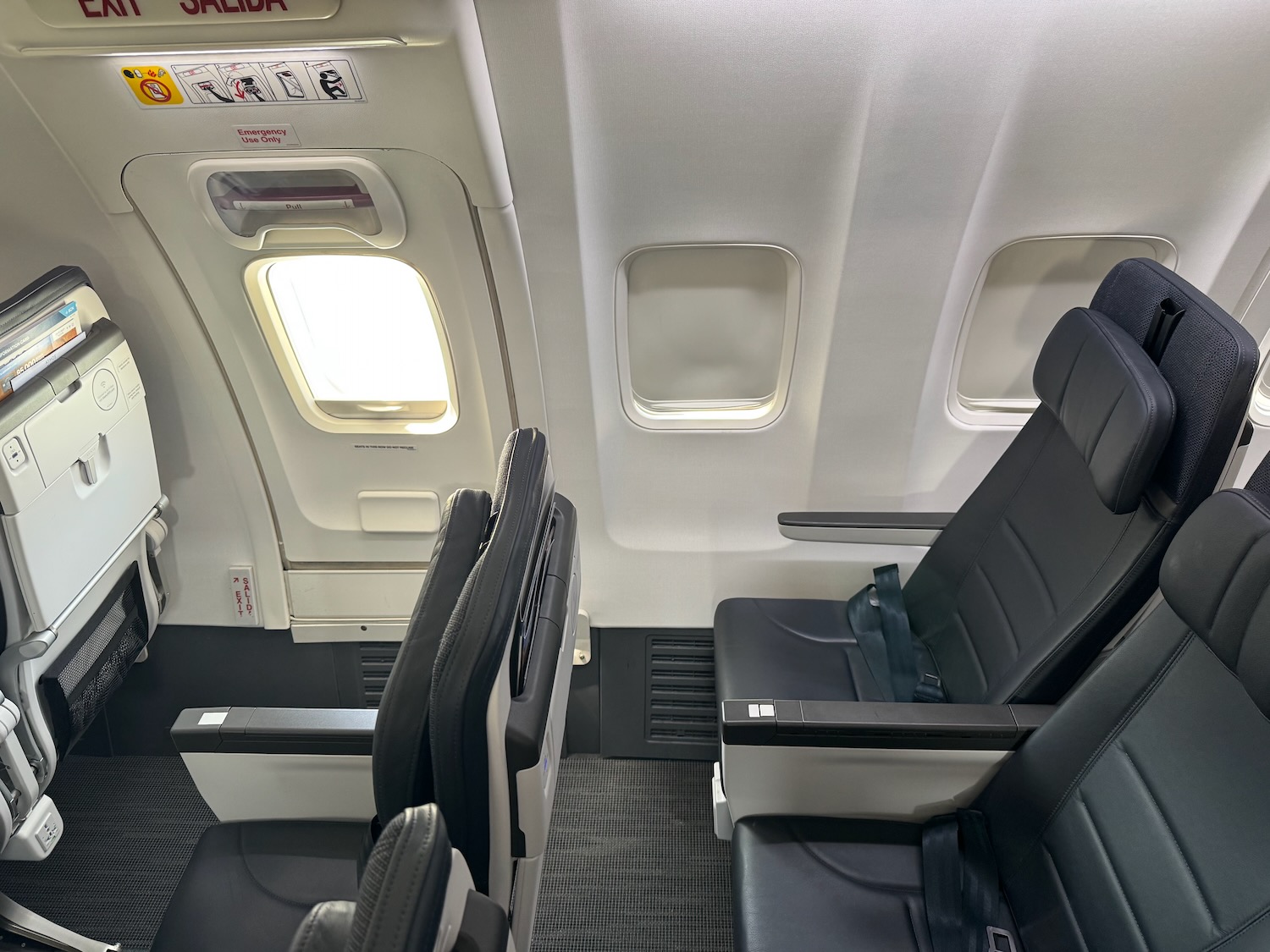 阿拉斯加航空 737-800 Premium Class 实测:为了一杯免费玛格丽塔,我放弃了全机最爽的伸腿座
