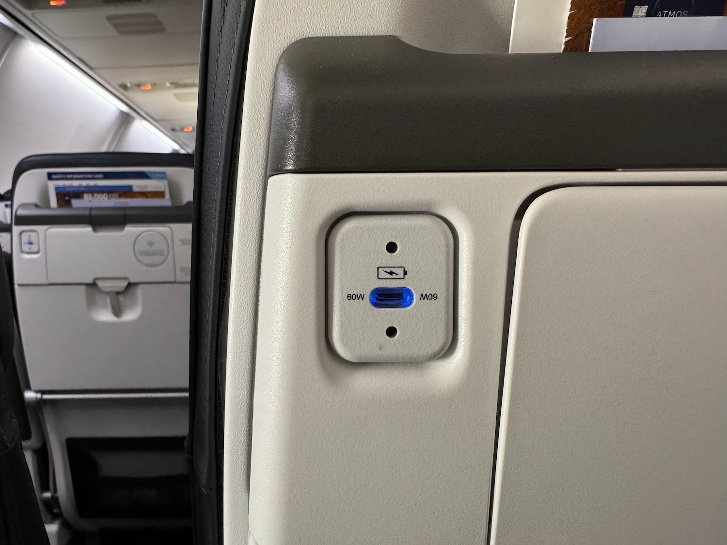 阿拉斯加航空 737-800 Premium Class 实测:为了一杯免费玛格丽塔,我放弃了全机最爽的伸腿座