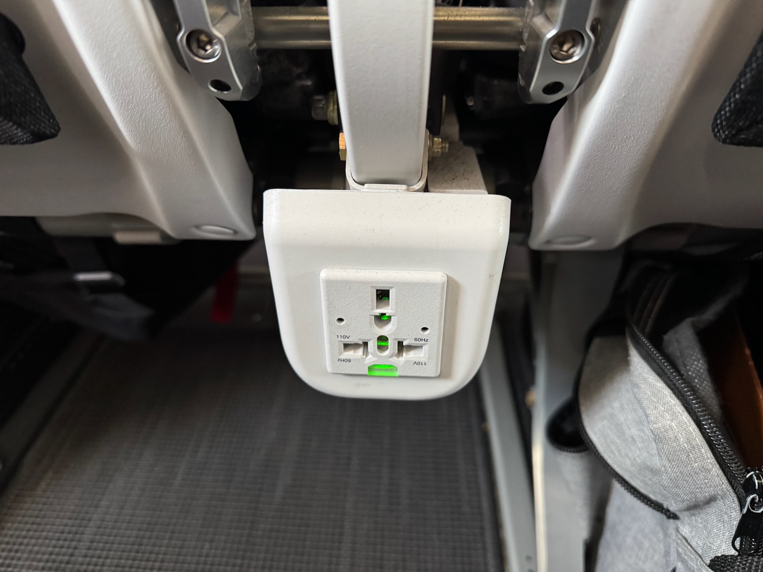阿拉斯加航空 737-800 Premium Class 实测:为了一杯免费玛格丽塔,我放弃了全机最爽的伸腿座