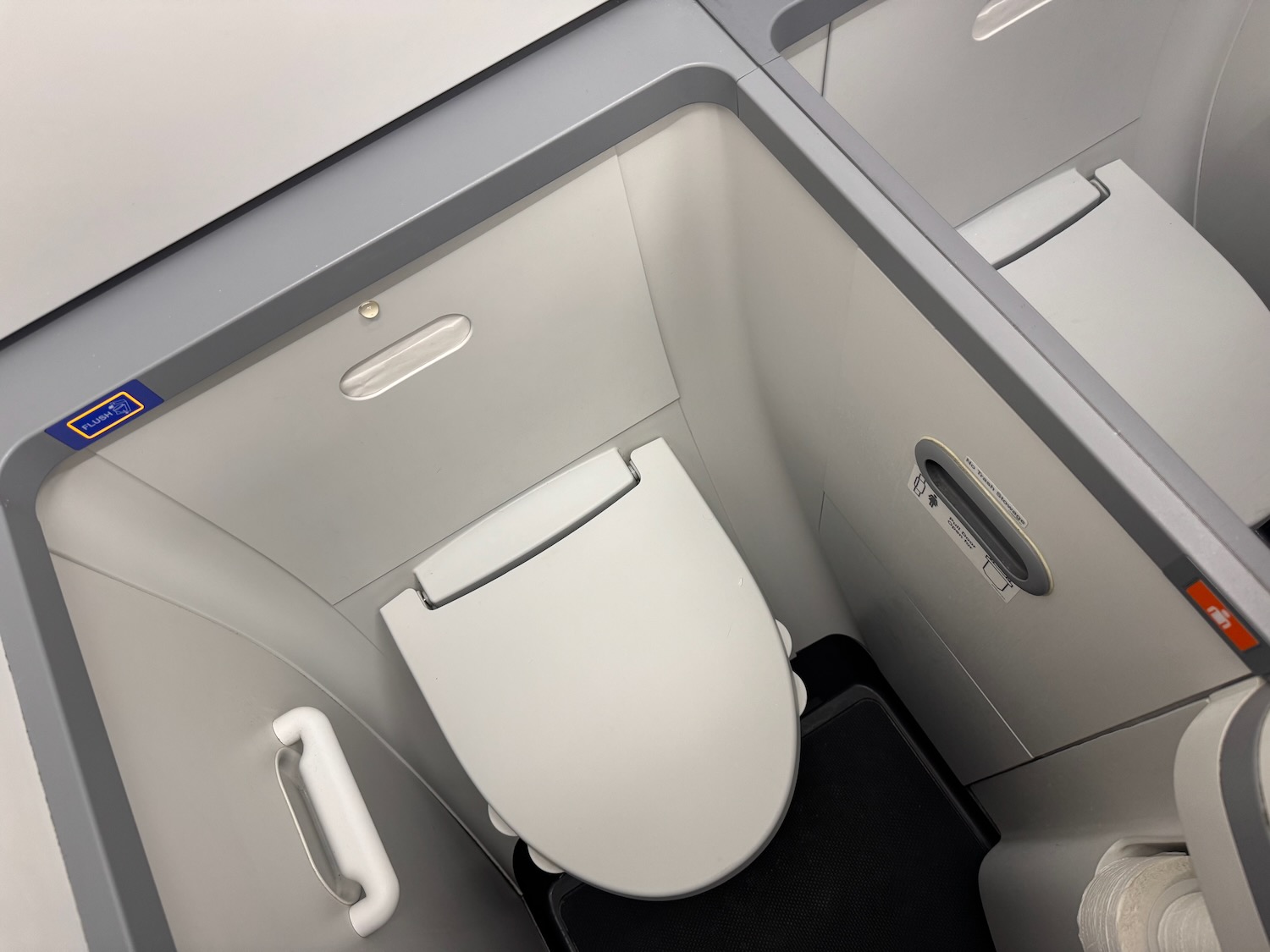 阿拉斯加航空 737-800 Premium Class 实测:为了一杯免费玛格丽塔,我放弃了全机最爽的伸腿座