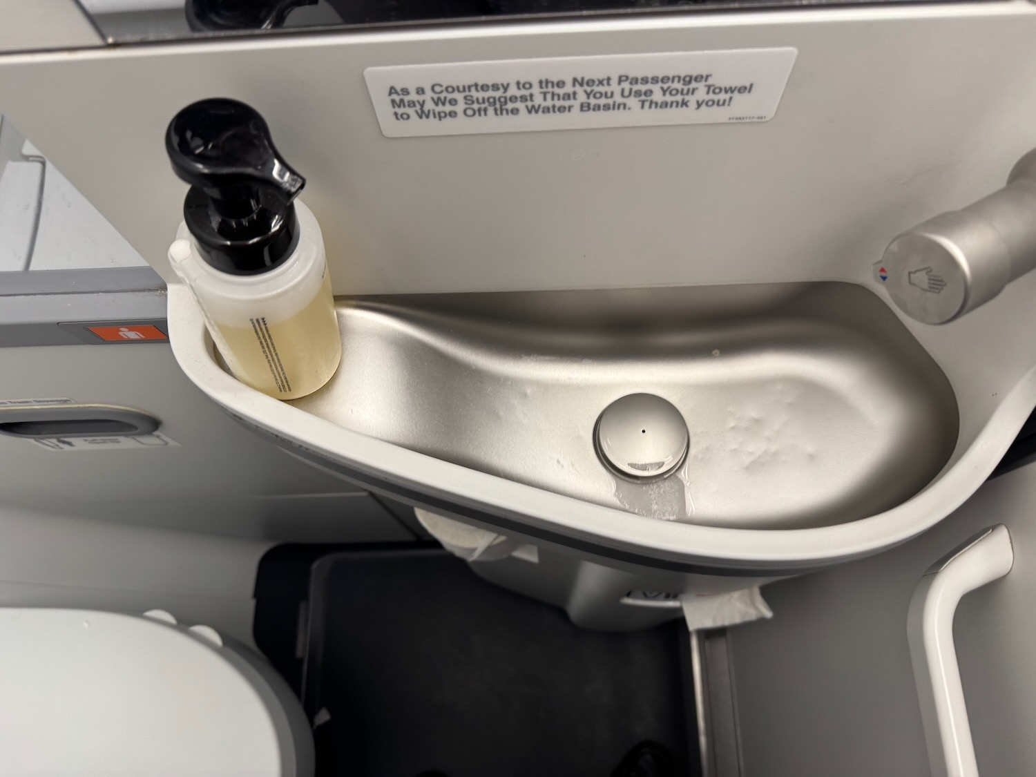 阿拉斯加航空 737-800 Premium Class 实测:为了一杯免费玛格丽塔,我放弃了全机最爽的伸腿座