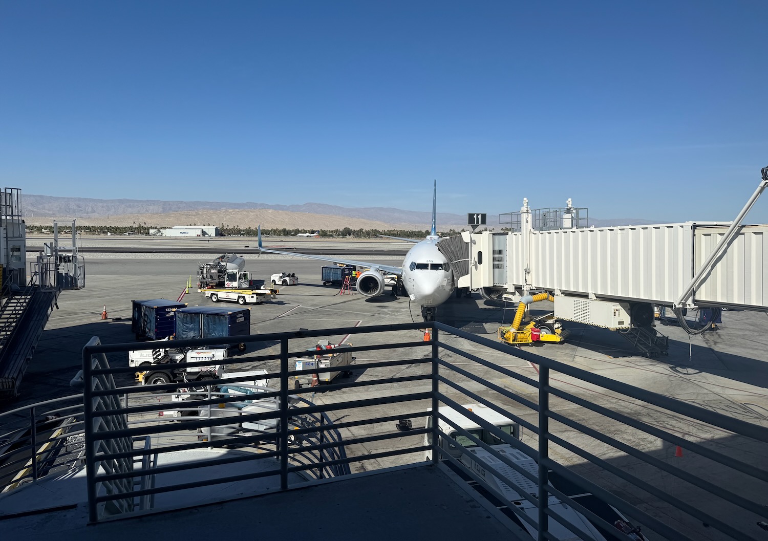 阿拉斯加航空 737-800 Premium Class 实测:为了一杯免费玛格丽塔,我放弃了全机最爽的伸腿座