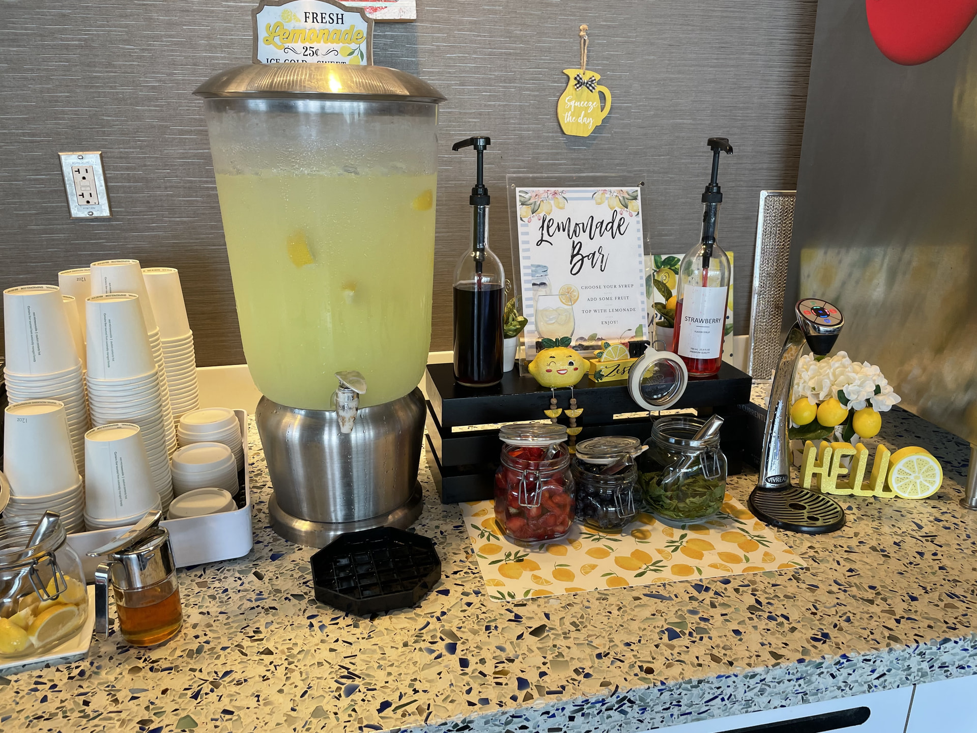 Lemonade Bar 柠檬水吧