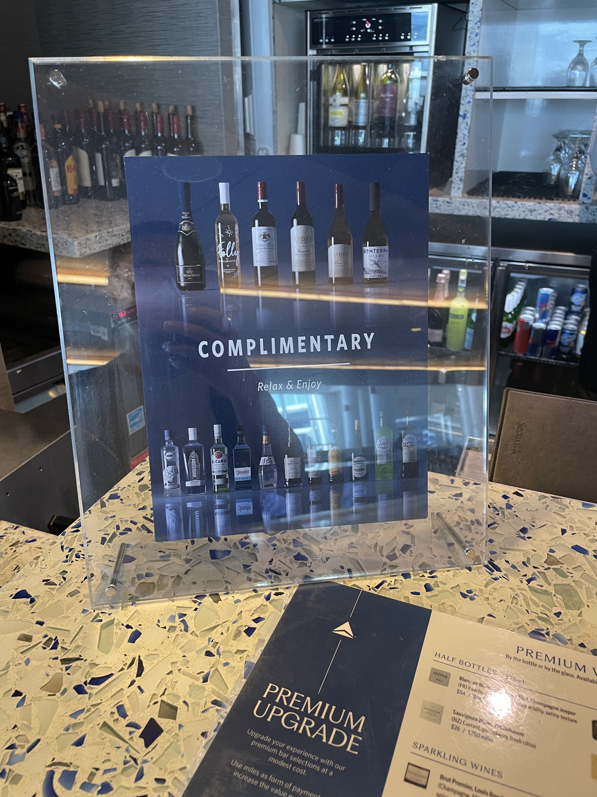 Complimentary 免费酒水牌