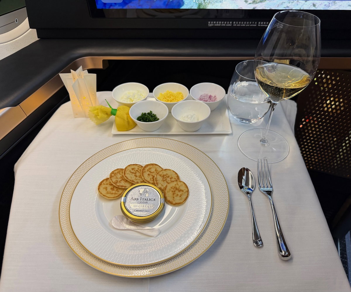 星宇航空 A350 头等舱 LAX—TPE 实测：硬件有点“奇怪”，软服务却惊艳