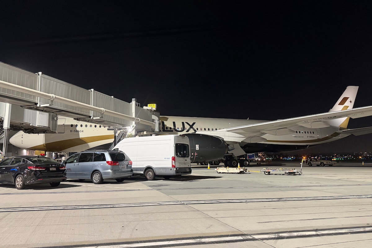 星宇航空 A350 头等舱 LAX—TPE 实测：硬件有点“奇怪”，软服务却惊艳