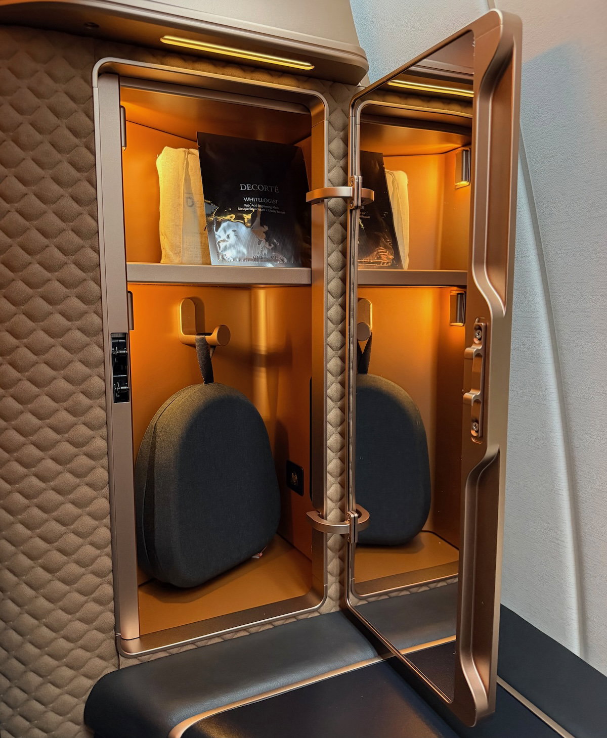 星宇航空 A350 头等舱 LAX—TPE 实测：硬件有点“奇怪”，软服务却惊艳