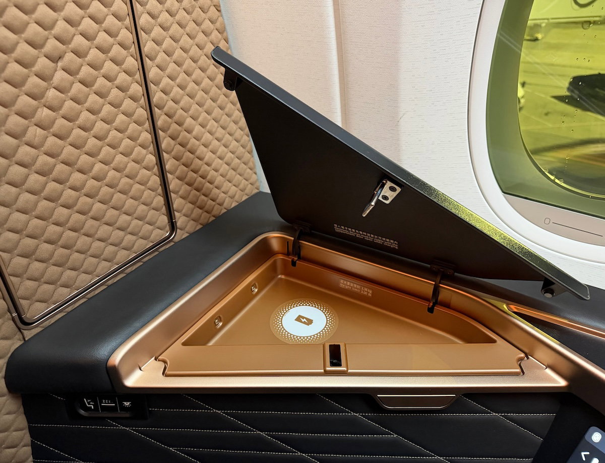 星宇航空 A350 头等舱 LAX—TPE 实测：硬件有点“奇怪”，软服务却惊艳