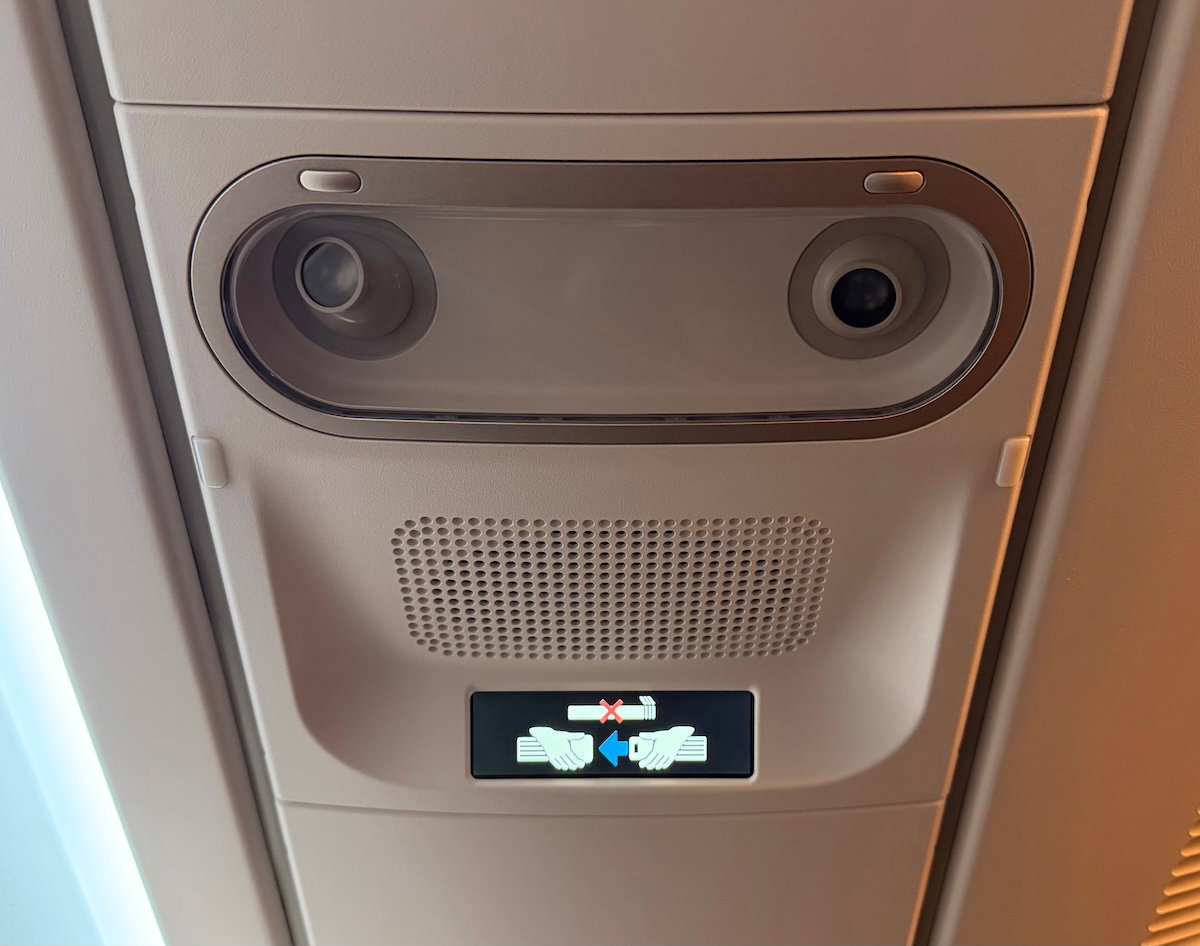 星宇航空 A350 头等舱 LAX—TPE 实测：硬件有点“奇怪”，软服务却惊艳