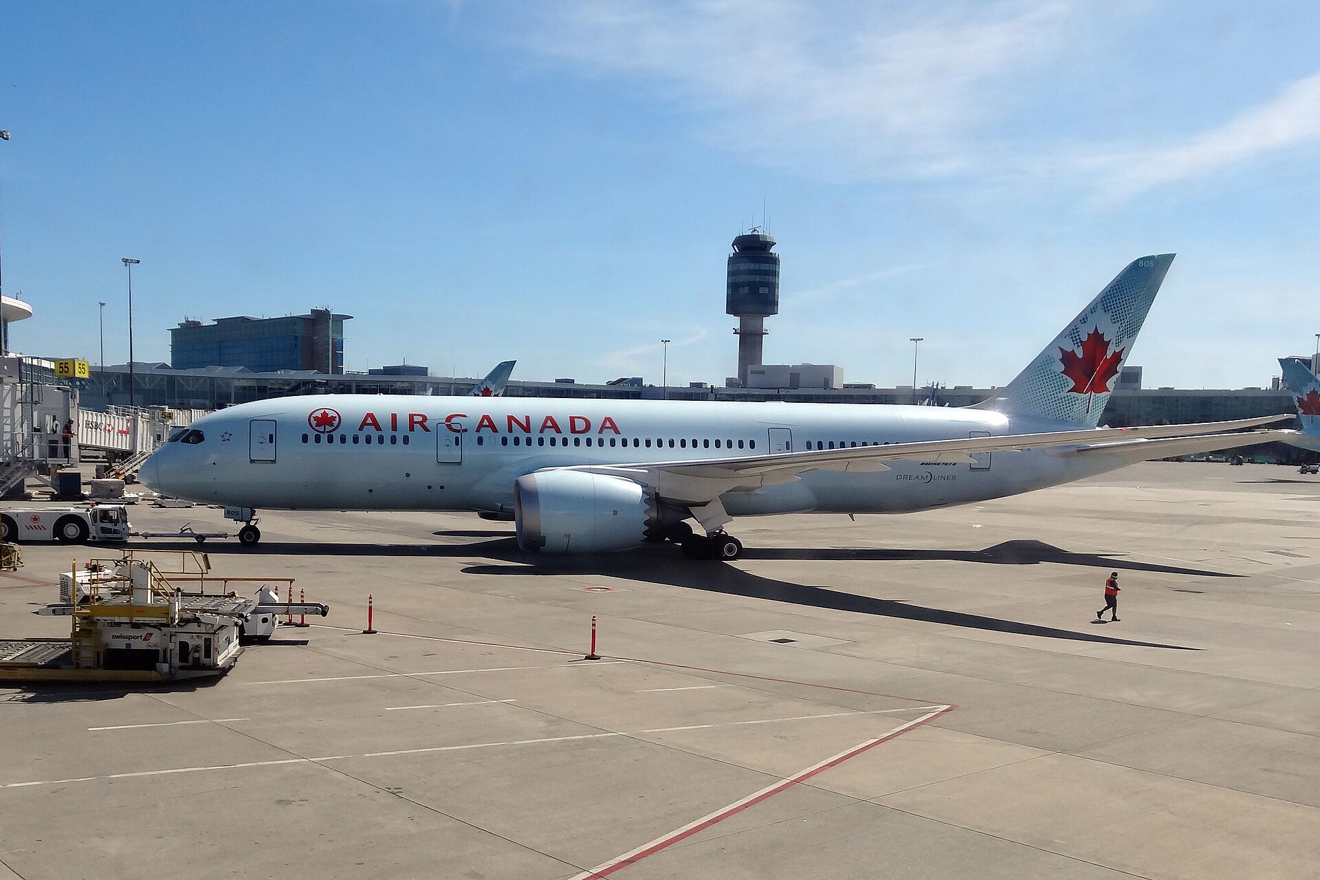 加拿大航空波音 787-8 停靠温哥华国际机场