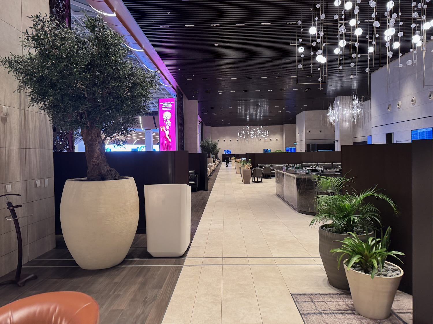 在多哈花园里度过八小时：卡塔尔航空 Al Mourjan 商务舱休息室 The Garden 实测