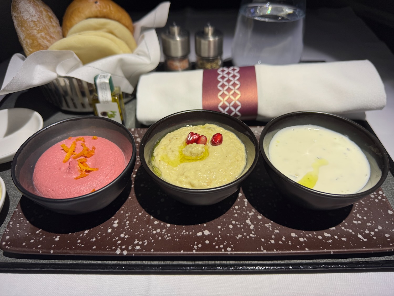 凌晨3点半的惊艳晚餐：卡塔尔航空787-8多哈—德里商务舱体验