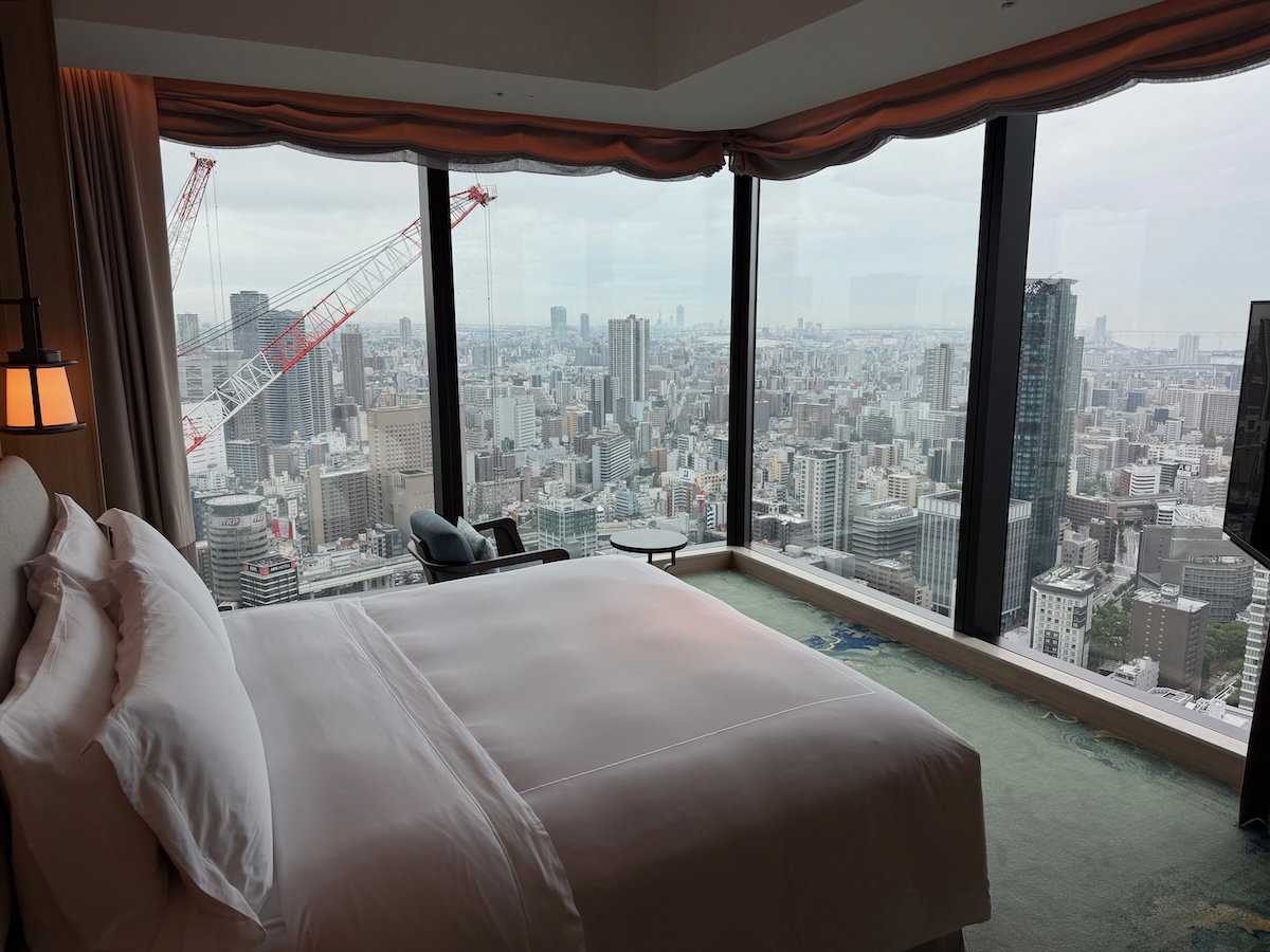 大阪华尔道夫实测：93 平米河景转角套房、傅厚民操刀的“灯笼大堂”，希尔顿这家日本新旗舰有多能打？