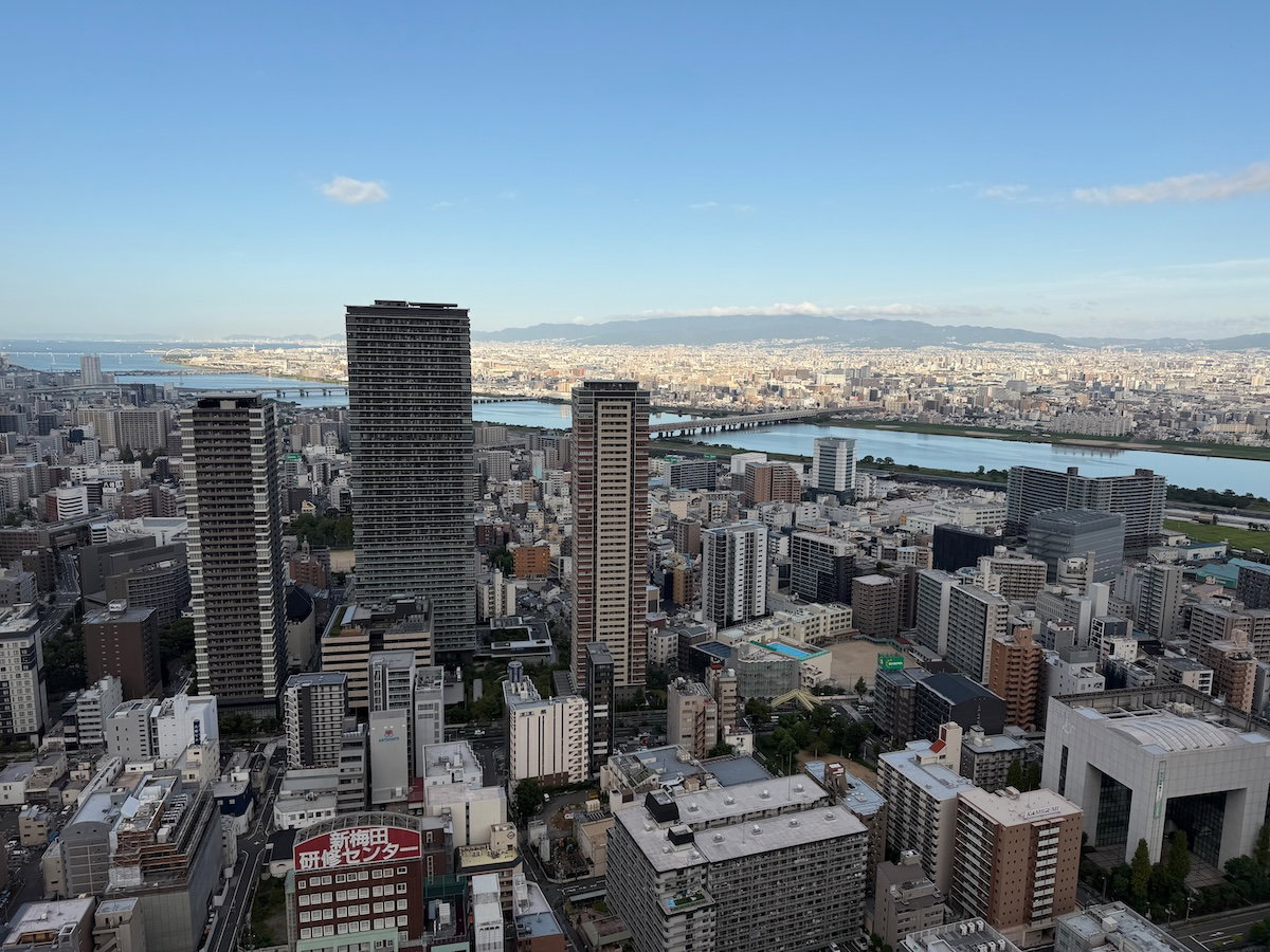 大阪华尔道夫实测：93 平米河景转角套房、傅厚民操刀的“灯笼大堂”，希尔顿这家日本新旗舰有多能打？