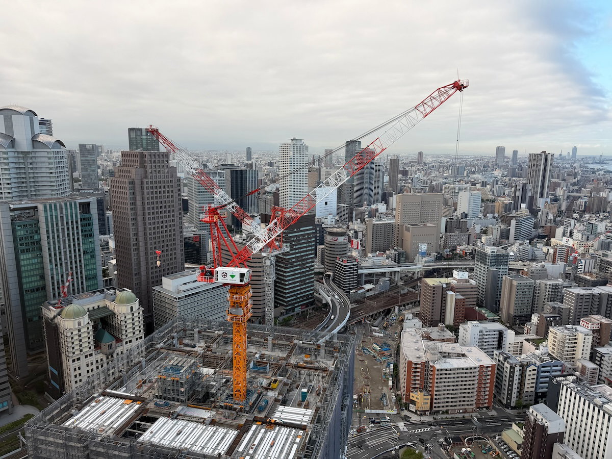 大阪华尔道夫实测：93 平米河景转角套房、傅厚民操刀的“灯笼大堂”，希尔顿这家日本新旗舰有多能打？