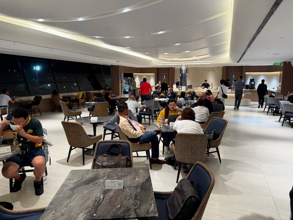 马尼拉机场菲航Mabuhay贵宾室实测:从门口惊艳到Wi-Fi抓狂,我最后宁愿回候机楼坐