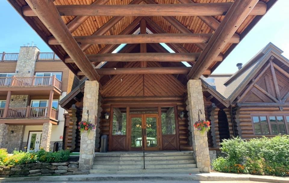 翠湖山庄 Tremblant 2026–2027 全攻略：滑雪季、世界杯、四季节庆与积分酒店