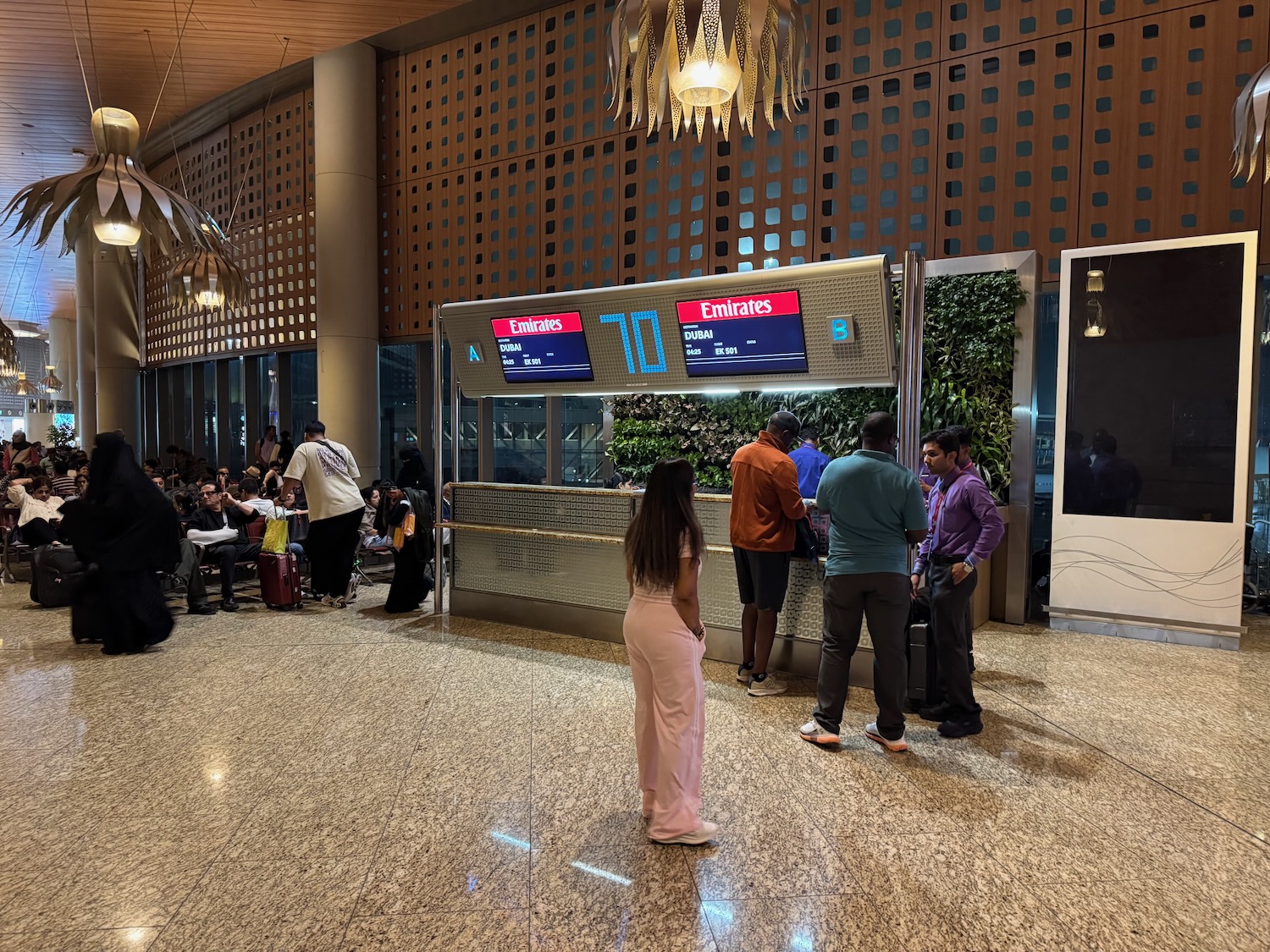 阿联酋A380头等舱实测：三小时孟买飞迪拜，淋浴、早餐与机组服务依然惊艳
