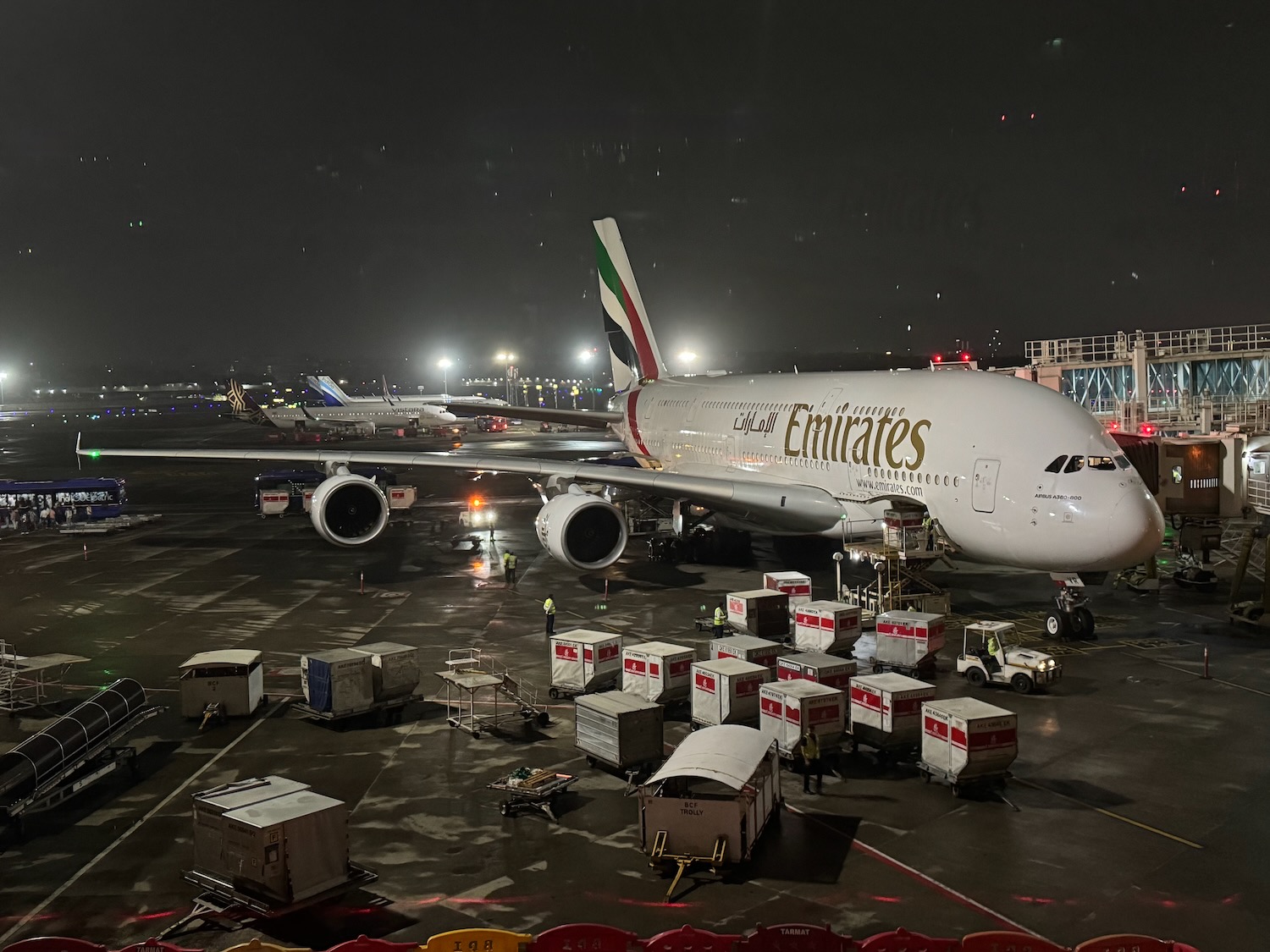 阿联酋A380头等舱实测：三小时孟买飞迪拜，淋浴、早餐与机组服务依然惊艳