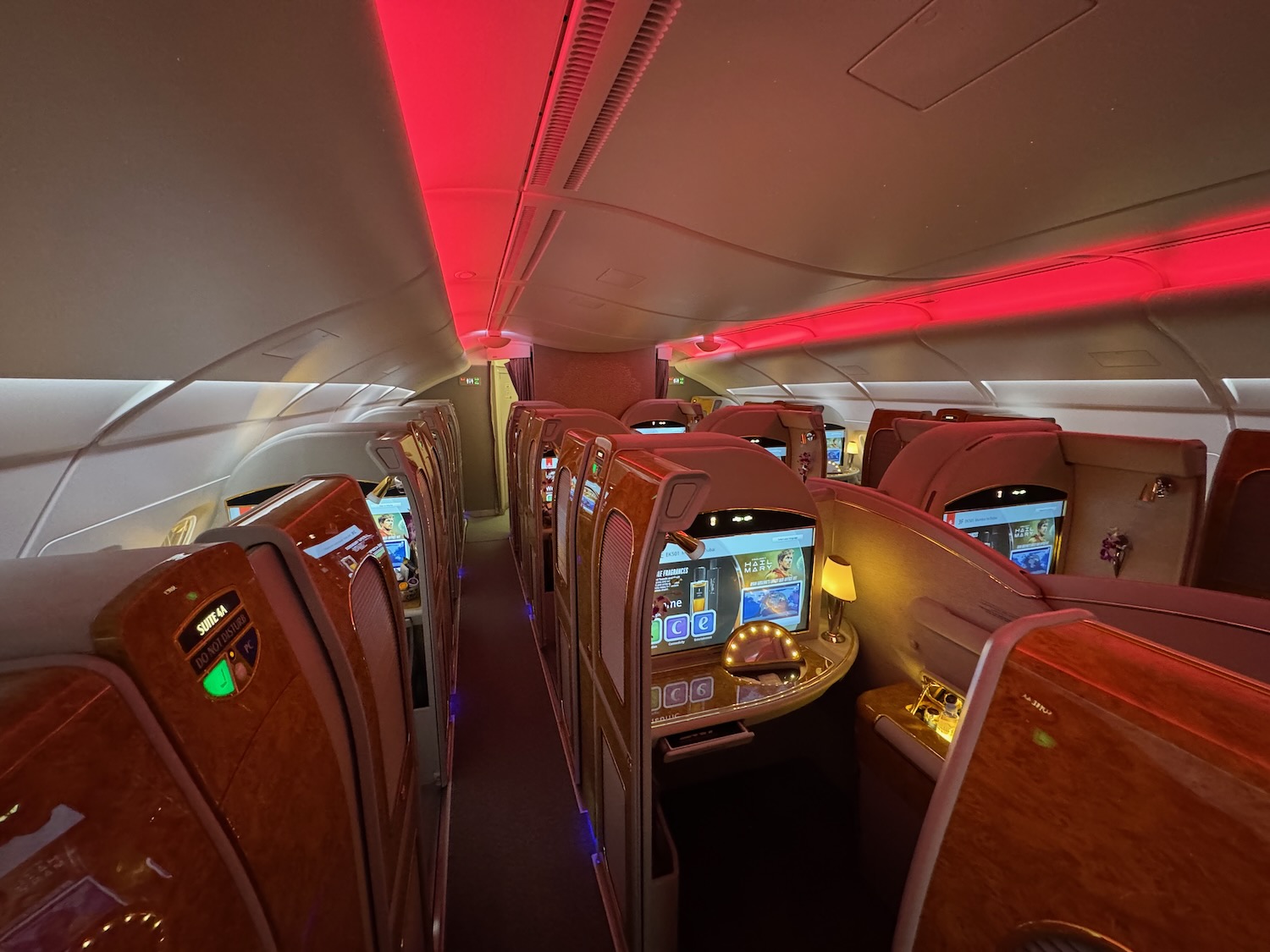 阿联酋A380头等舱实测：三小时孟买飞迪拜，淋浴、早餐与机组服务依然惊艳