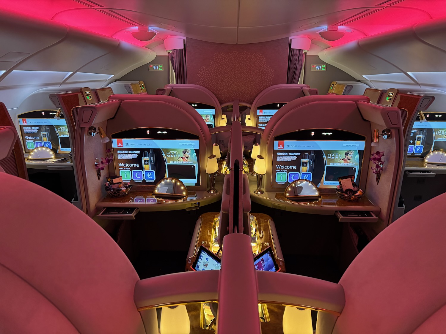 阿联酋A380头等舱实测：三小时孟买飞迪拜，淋浴、早餐与机组服务依然惊艳