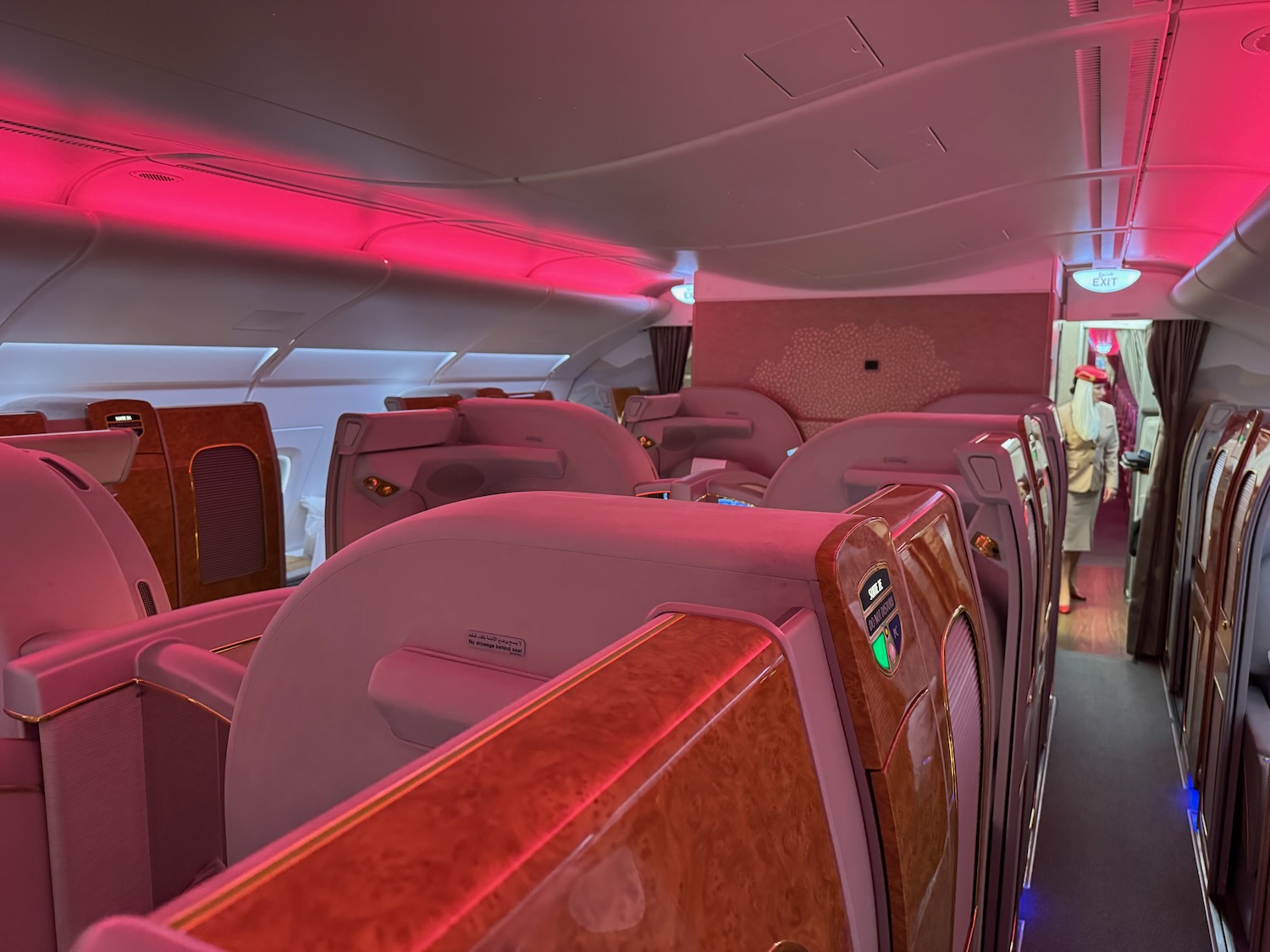 阿联酋A380头等舱实测：三小时孟买飞迪拜，淋浴、早餐与机组服务依然惊艳