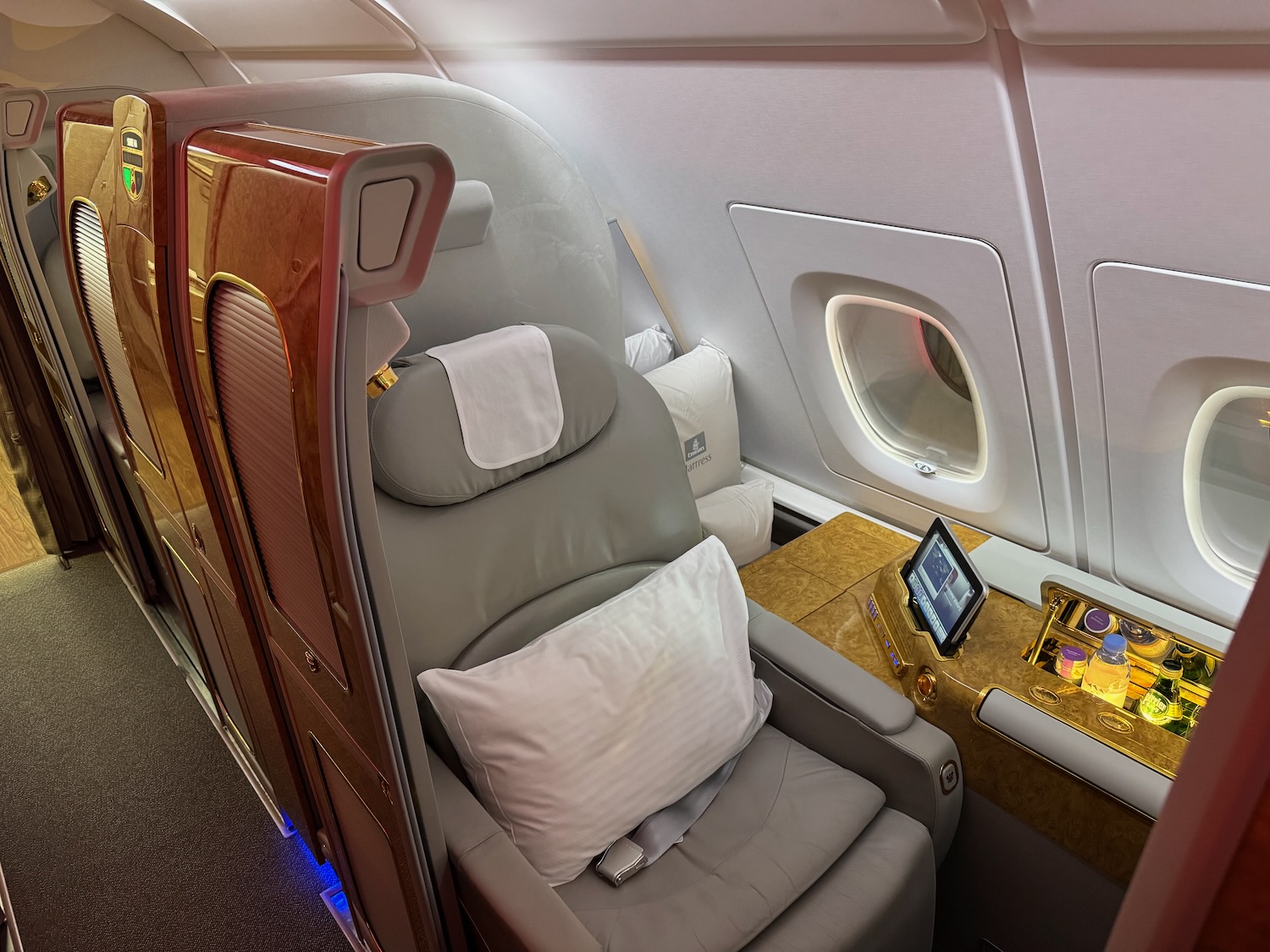阿联酋A380头等舱实测：三小时孟买飞迪拜，淋浴、早餐与机组服务依然惊艳