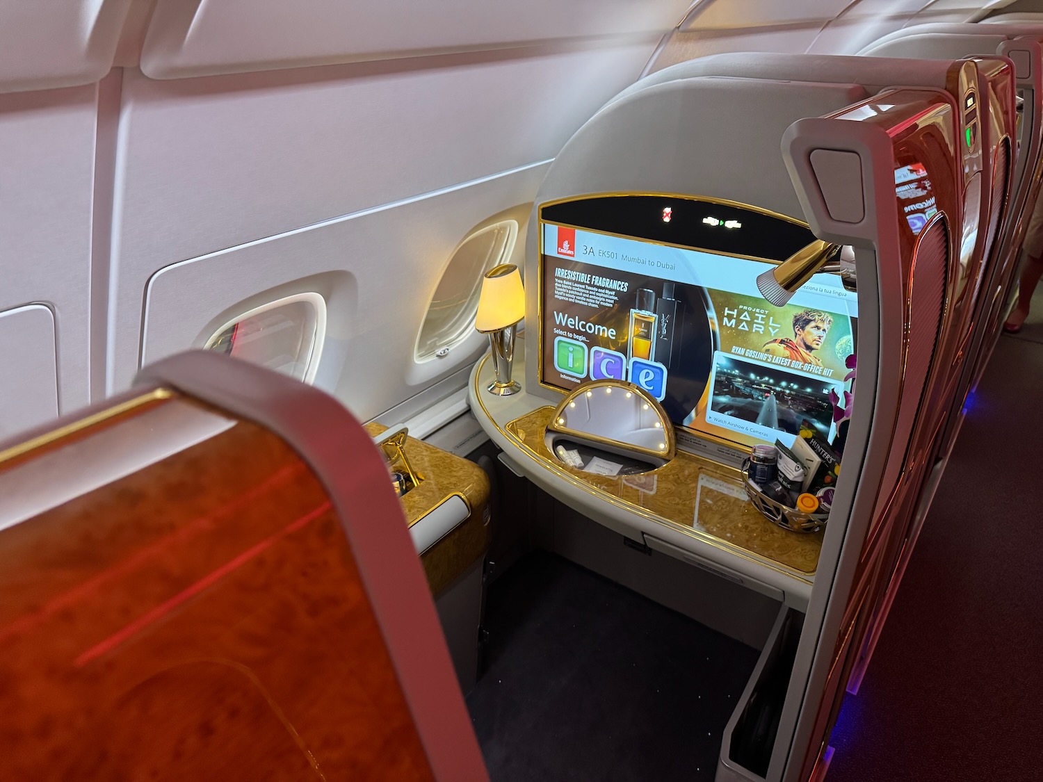 阿联酋A380头等舱实测：三小时孟买飞迪拜，淋浴、早餐与机组服务依然惊艳