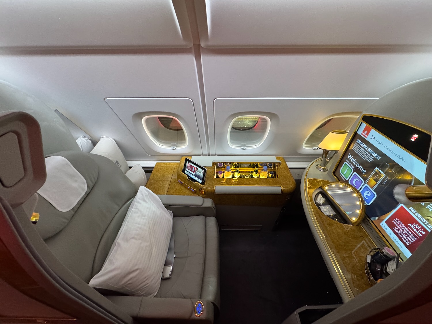 阿联酋A380头等舱实测：三小时孟买飞迪拜，淋浴、早餐与机组服务依然惊艳