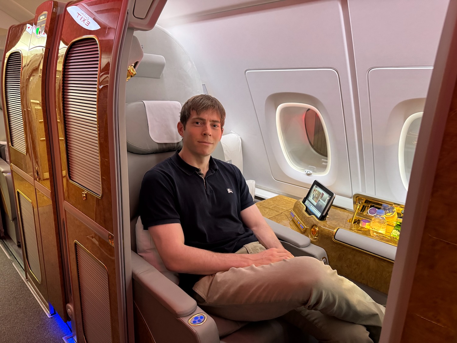 阿联酋A380头等舱实测：三小时孟买飞迪拜，淋浴、早餐与机组服务依然惊艳