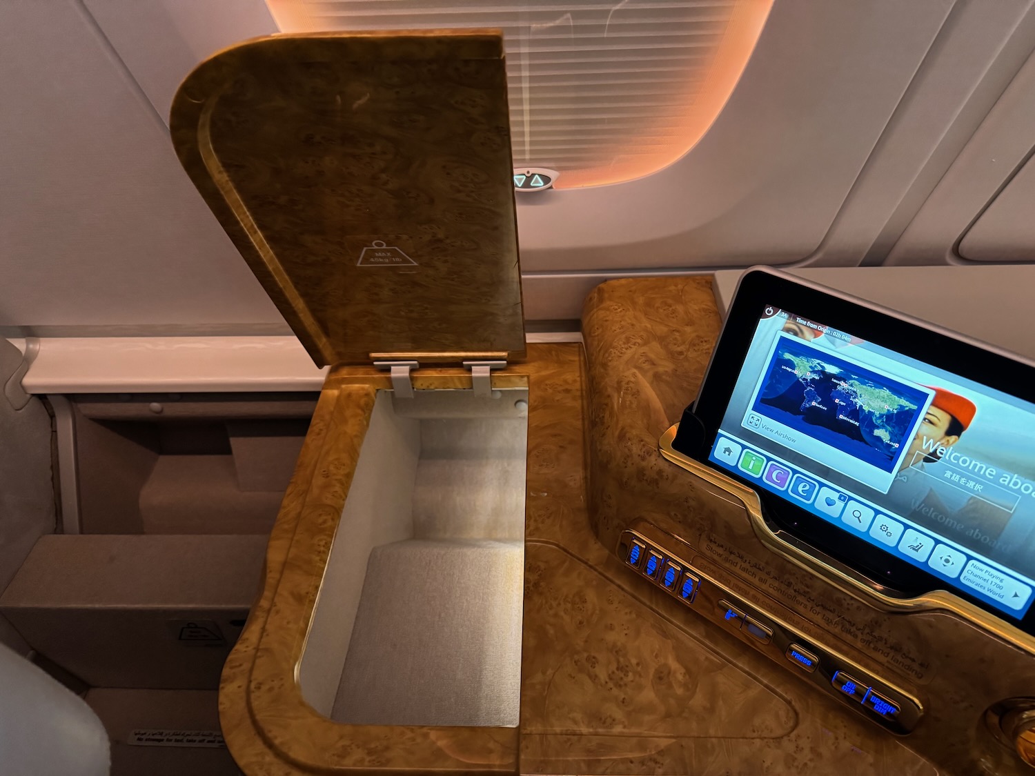 阿联酋A380头等舱实测：三小时孟买飞迪拜，淋浴、早餐与机组服务依然惊艳