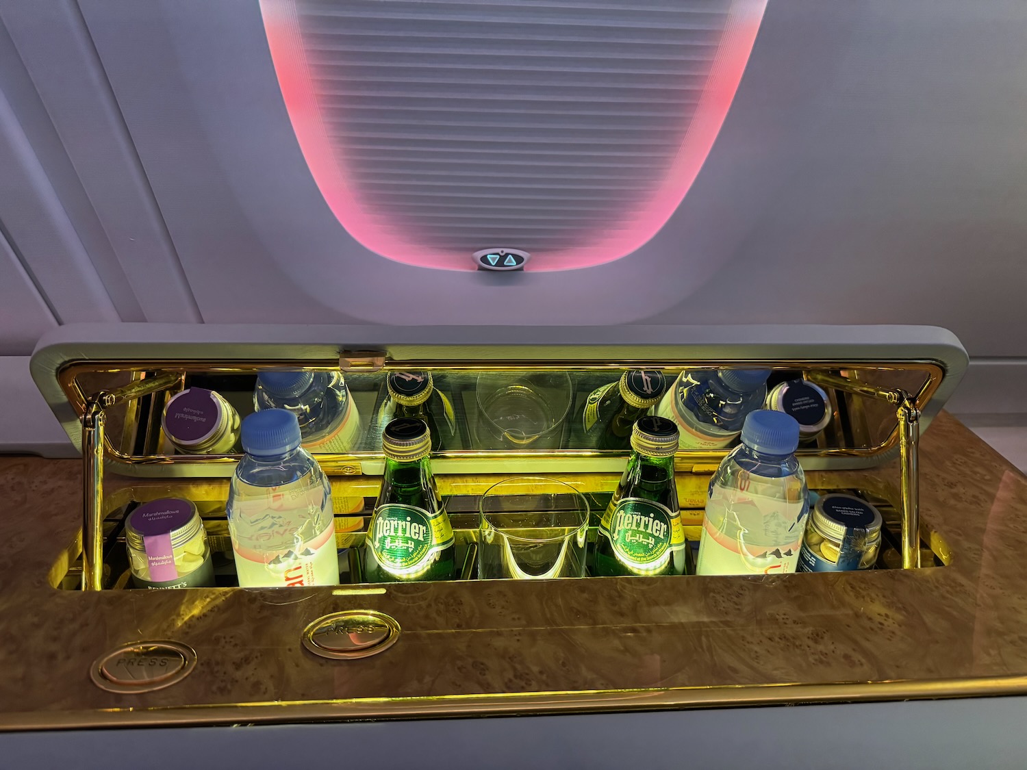 阿联酋A380头等舱实测：三小时孟买飞迪拜，淋浴、早餐与机组服务依然惊艳