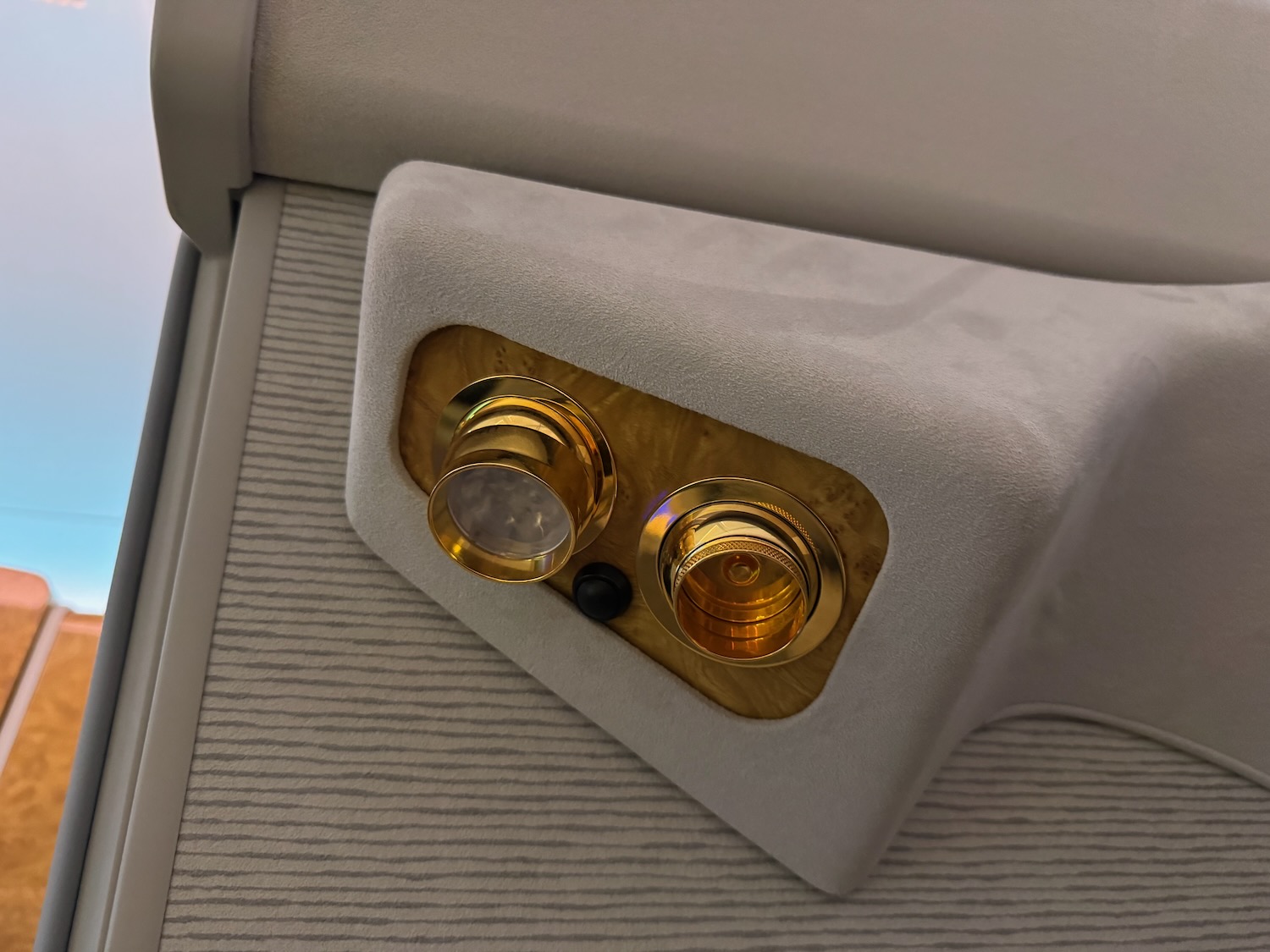 阿联酋A380头等舱实测：三小时孟买飞迪拜，淋浴、早餐与机组服务依然惊艳