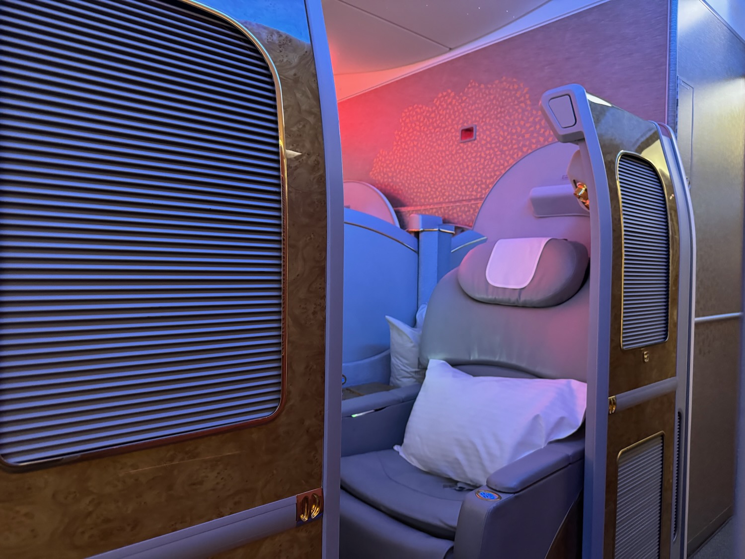 阿联酋A380头等舱实测：三小时孟买飞迪拜，淋浴、早餐与机组服务依然惊艳