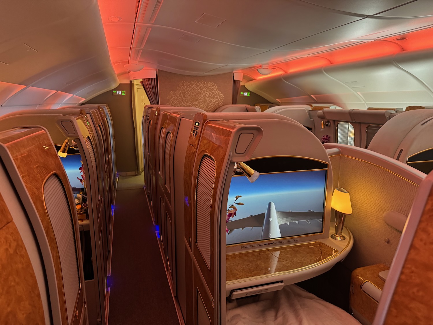 阿联酋A380头等舱实测：三小时孟买飞迪拜，淋浴、早餐与机组服务依然惊艳