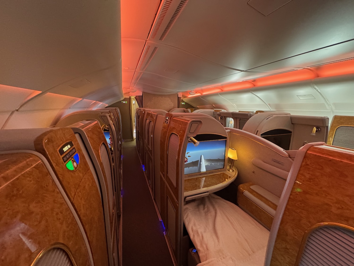 阿联酋A380头等舱实测：三小时孟买飞迪拜，淋浴、早餐与机组服务依然惊艳