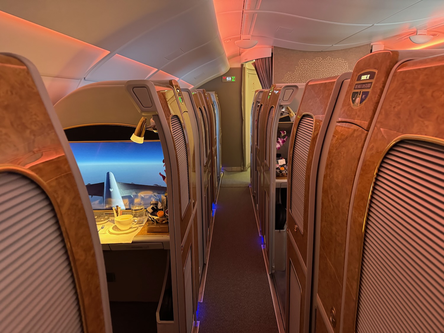 阿联酋A380头等舱实测：三小时孟买飞迪拜，淋浴、早餐与机组服务依然惊艳