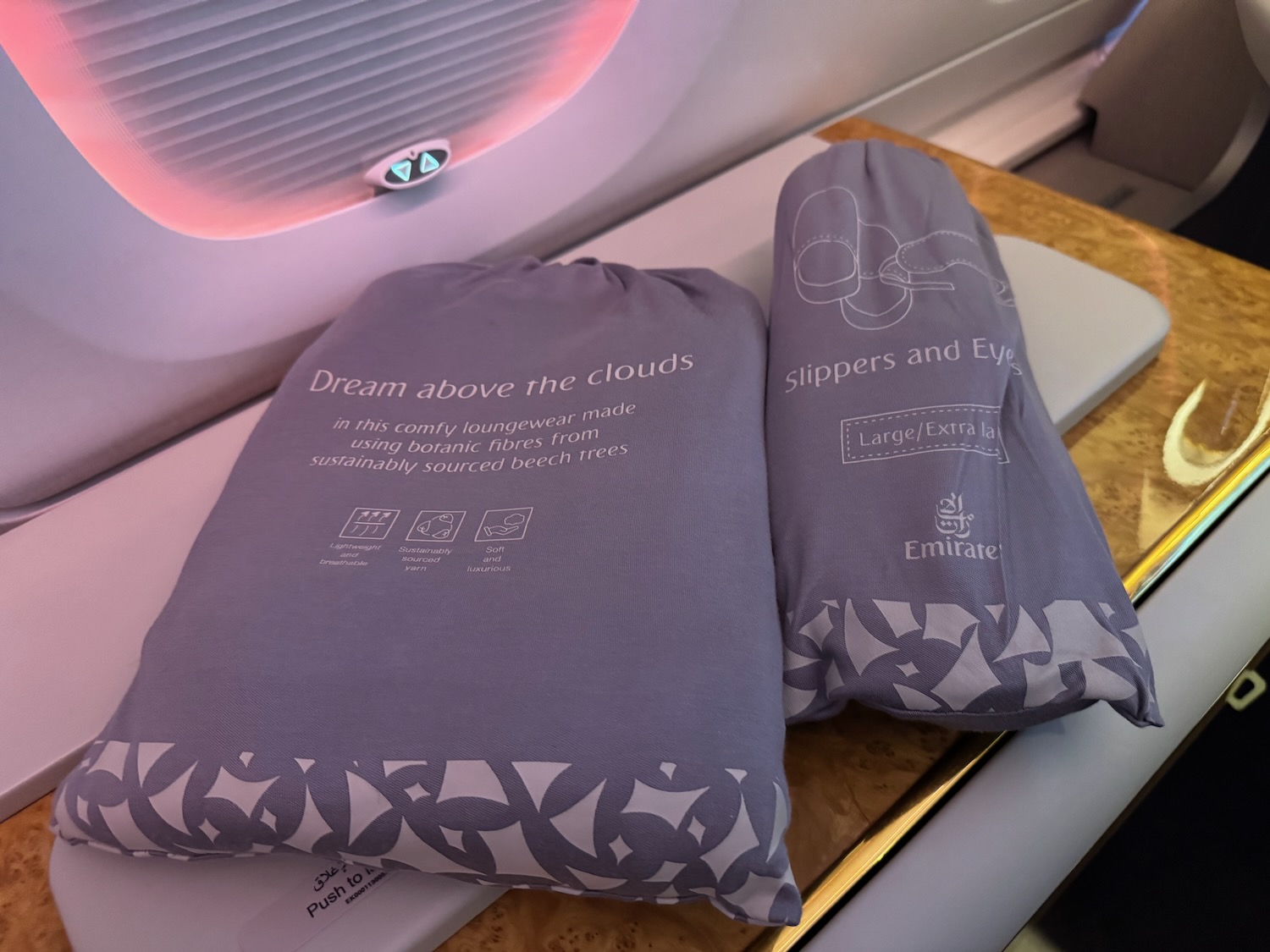 阿联酋A380头等舱实测：三小时孟买飞迪拜，淋浴、早餐与机组服务依然惊艳